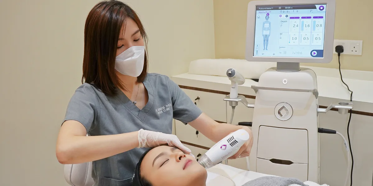 Dr. Adriene Chee performing Matrix RF microneedling at Verve Clinic Petaling Jaya